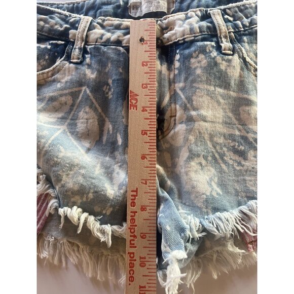 Free People denim blue whitewashed cut-off distressed shorts red stripe 29 - Picture 10 of 10